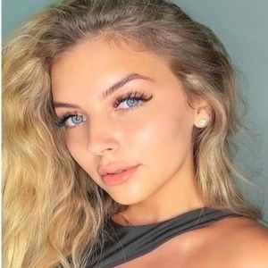 Meet your Posher, Aneta